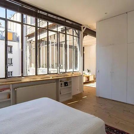 Sublime Loft Avec Verrieres Sur Le Canal St Martin París