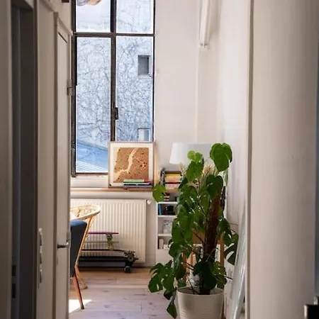 Sublime Loft Avec Verrieres Sur Le Canal St Martin * París