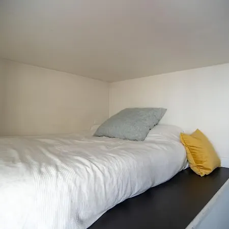 Sublime Loft Avec Verrieres Sur Le Canal St Martin باريس