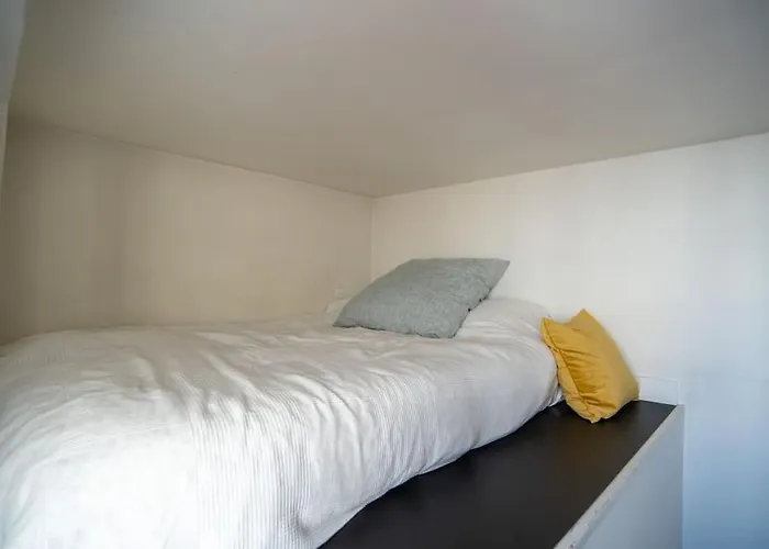 Sublime Loft Avec Verrieres Sur Le Canal St Martin باريس