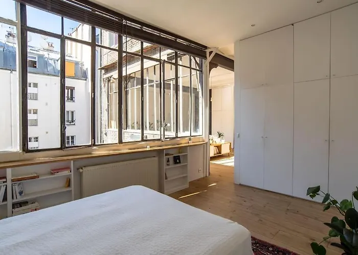 Sublime Loft Avec Verrieres Sur Le Canal St Martin باريس