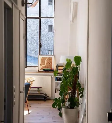 Sublime Loft Avec Verrieres Sur Le Canal St Martin * باريس