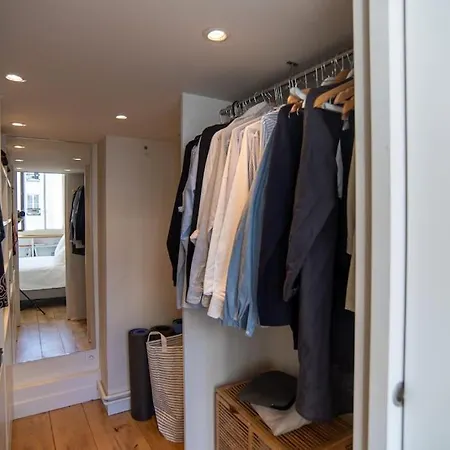 Sublime Loft Avec Verrieres Sur Le Canal St Martin Apartmán Paříž